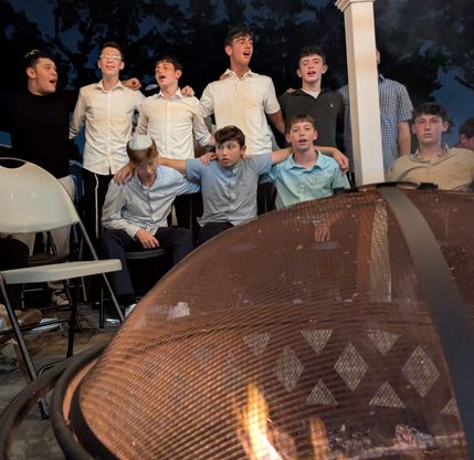 Rebbeim and students gathered for our annual BBQ Kumzitz. Thank you to the Wise family for hosting!